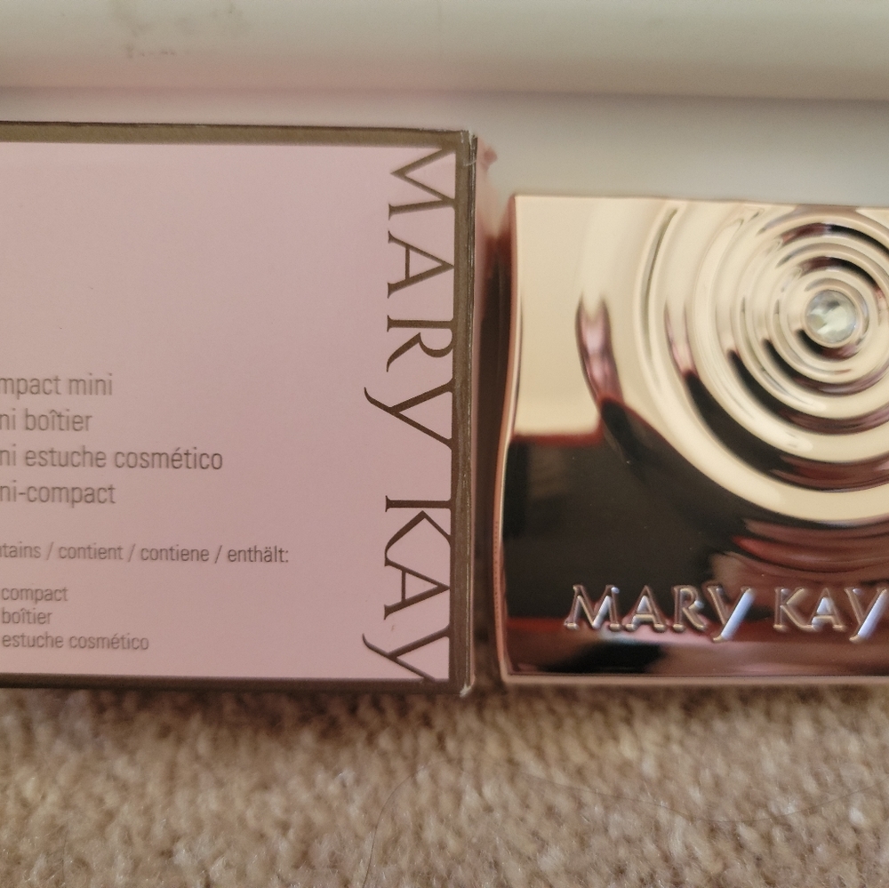 MaryKay mini compact